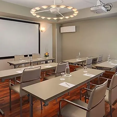 Hotel Nh 4*